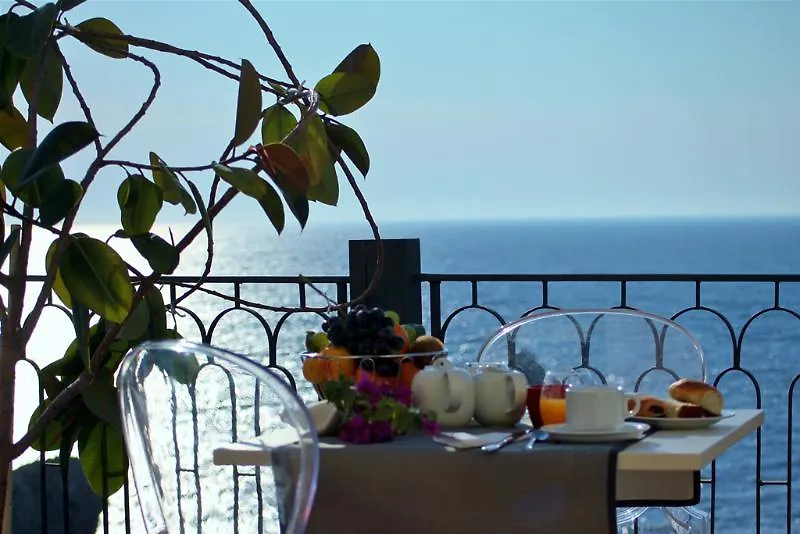 Hotel Baia Azzurra Taormina 4*,